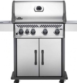 Rogue® 525-1 XT har fyra bottenbrännare i rostfritt stål och en keramisk sidobrännare SIZZLE ZONE™ (upp till 800°C). Grillen har en totaleffekt av 19,6 kW och en grillyta på 74x45 cm.