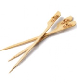 14,5 cm långa grillspett av bambu. Perfekt att använda om du skall servera lite kortare grillspett eller för fixering av burgare.
48st grillspett i förpackningen.